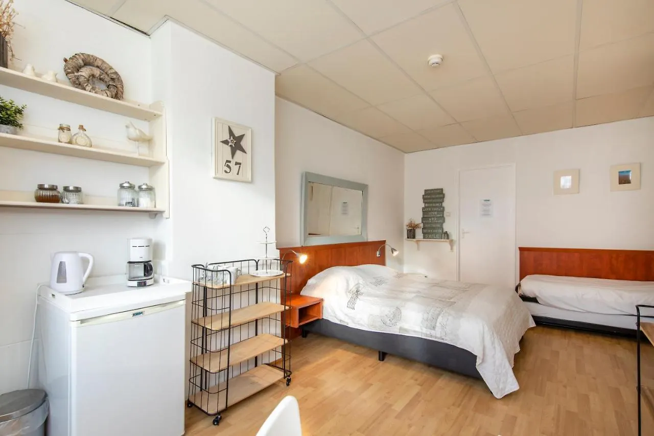 Blankebil Rooms Zandvoort 2*,
